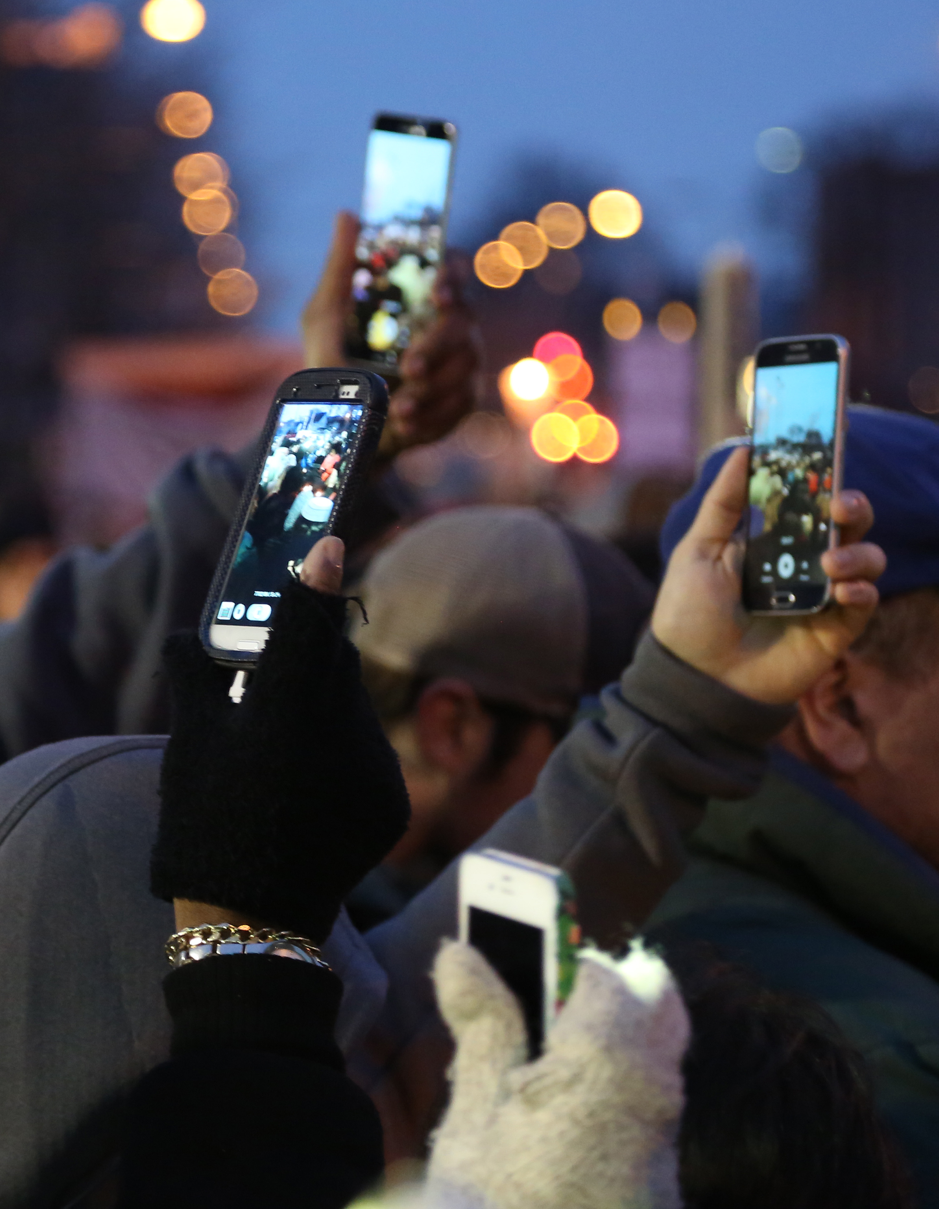 Crowd members held up cellphones as lights in honor of Jamar Clark during a vigil held in front of the Minneapolis Fourth Precinct. ] (KYNDELL HARKNESS/STAR TRIBUNE) kyndell.harkness@startribune.com Protesters in front of Minneapolis Fourth Precinct in Minneapolis Min., Friday November 20, 2015.